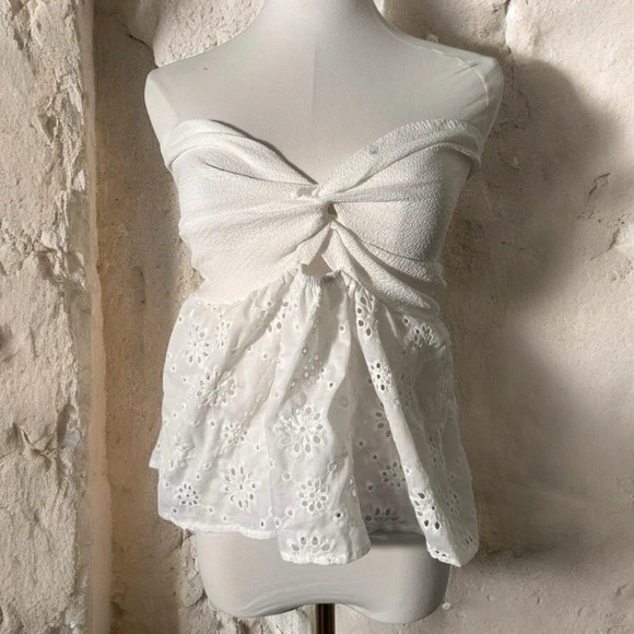 Tops - Eyelet cottagecore  strapless shirt S